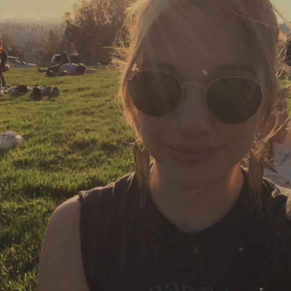 Meet your Posher, Stephanie - Picture 2 of 2